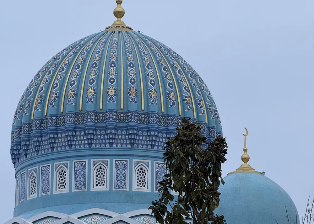 The turquoise-tiled dome of the mosque at the Imam al-Bukhari complex